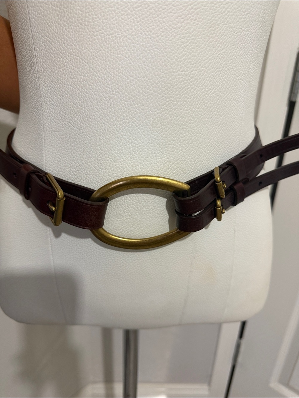 Orvis Equestrian Tri Strap Leather Ring Harness Belt - Brown with Brass Hardware - Picture 2 of 5